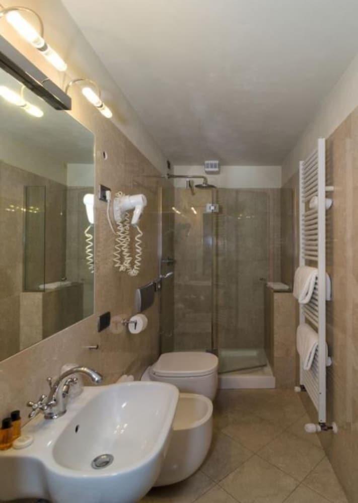 Hotel Novecento Pisa Bagian luar foto